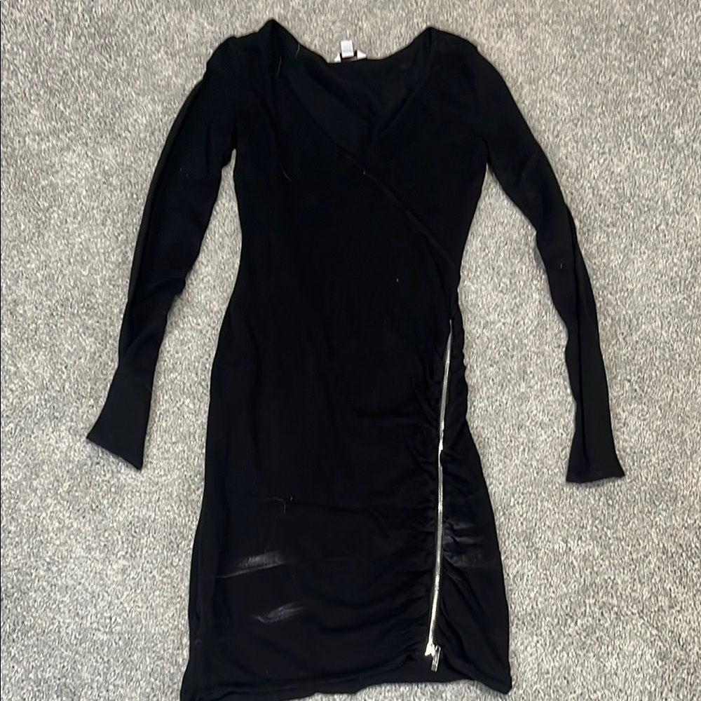 Elegant Black Dress with Zipper Detail